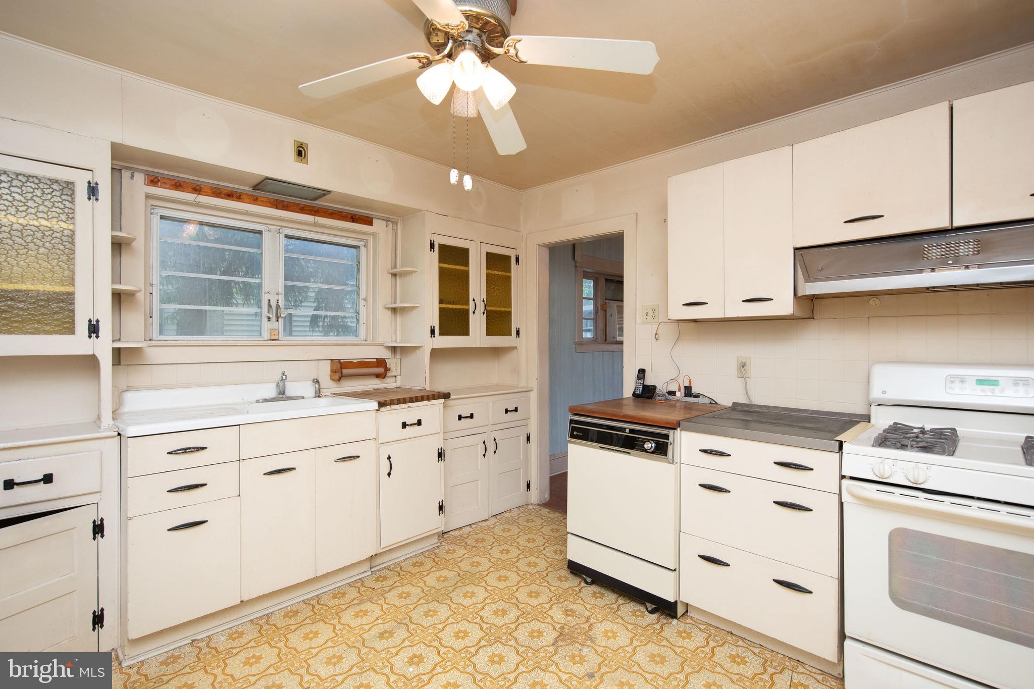 7 Armour Road Hatboro, PA 19040 - Photo 11 of 31 Kitchen