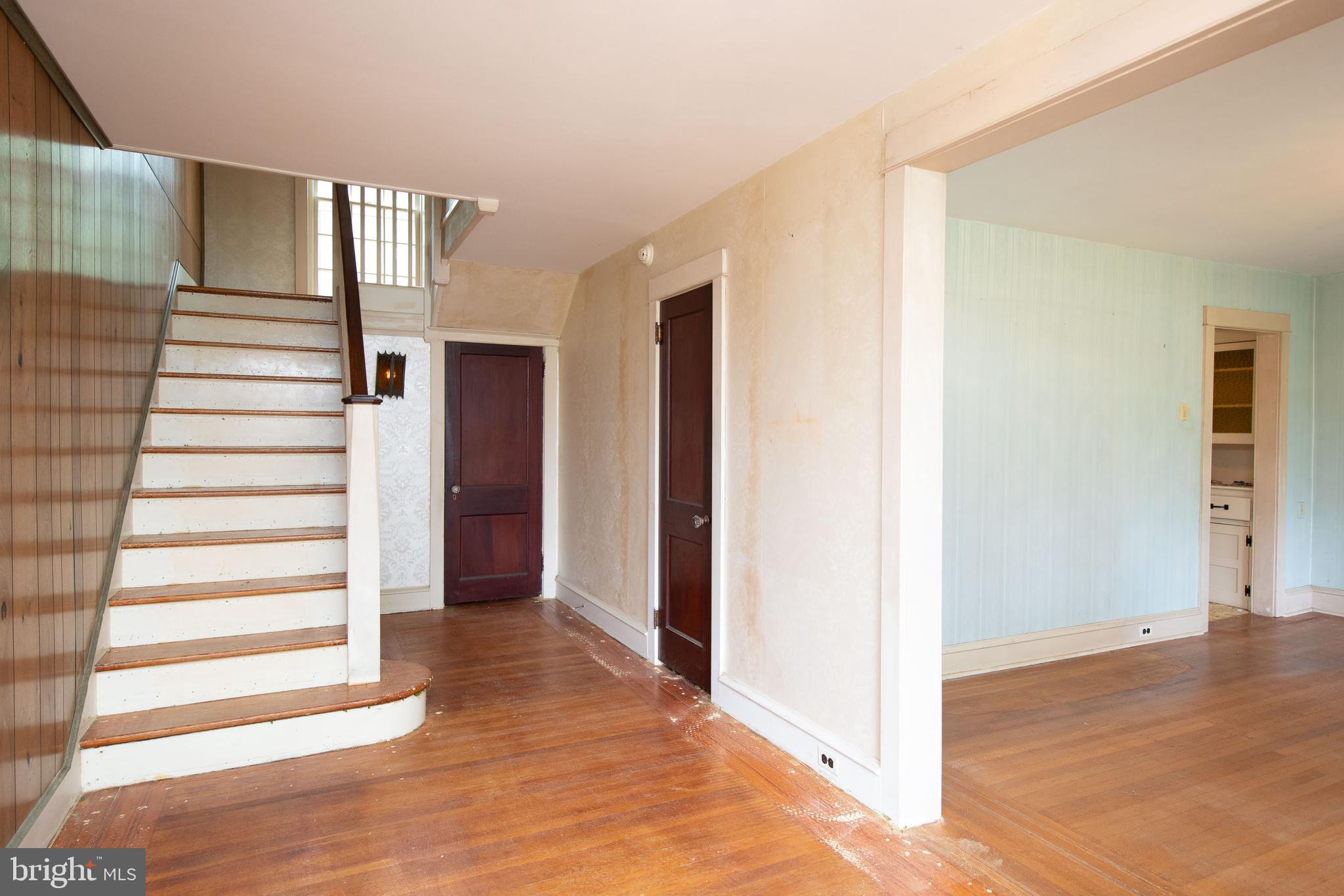 7 Armour Road Hatboro, PA 19040 - Photo 4 of 31 Foyer