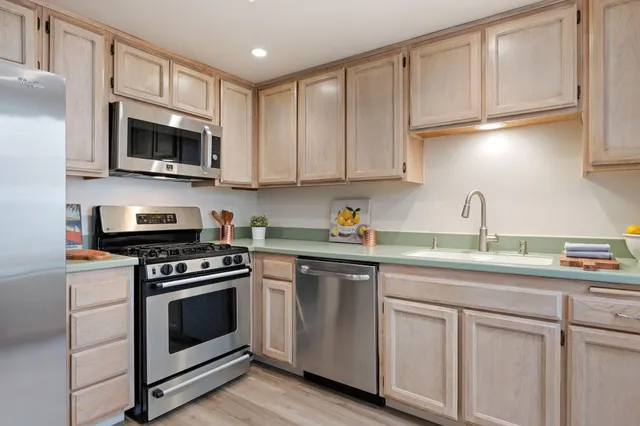 $995,000 | 1255 Franciscan Court, Unit 1, Carpinteria, CA 93013