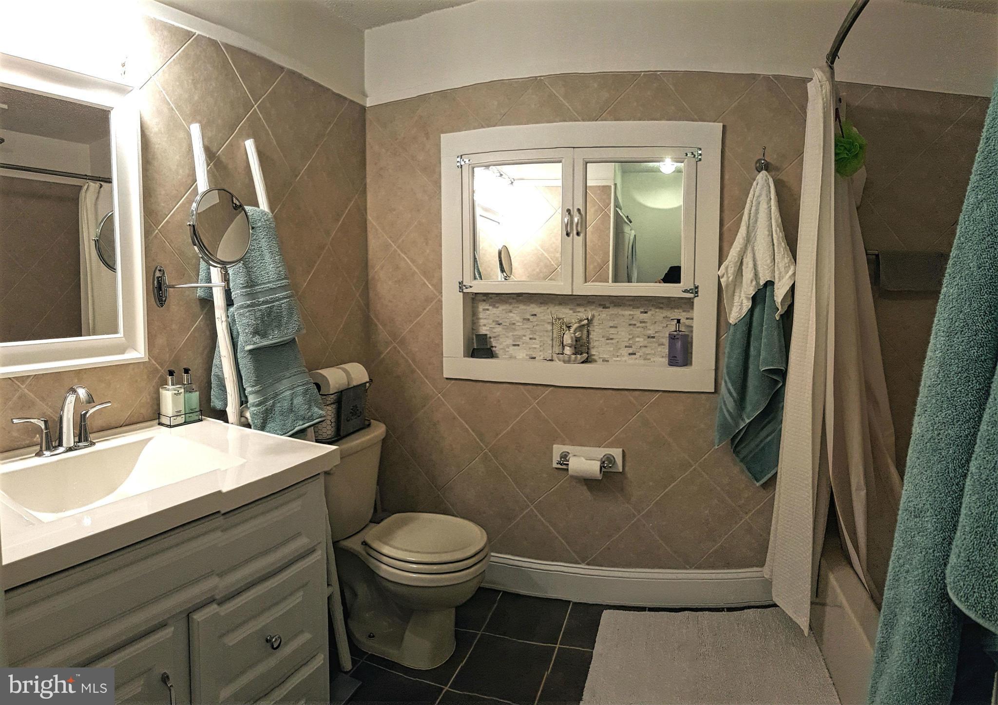 21009 Timber Ridge Terrace, Unit 302 Ashburn, VA 20147 - Photo 12 of 20 Bath