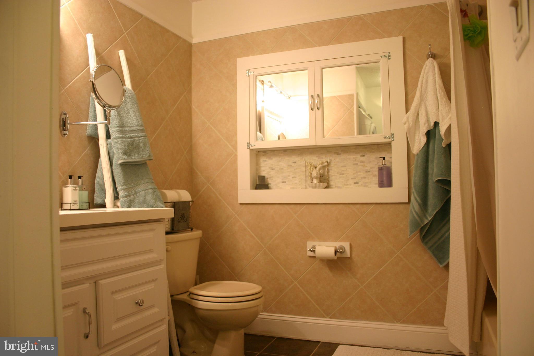 21009 Timber Ridge Terrace, Unit 302 Ashburn, VA 20147 - Photo 13 of 20 Bath
