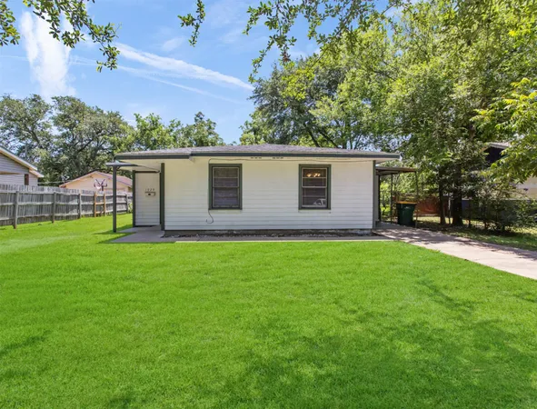 $1,599 | 1929 Magnolia Drive, La Marque, TX 77568