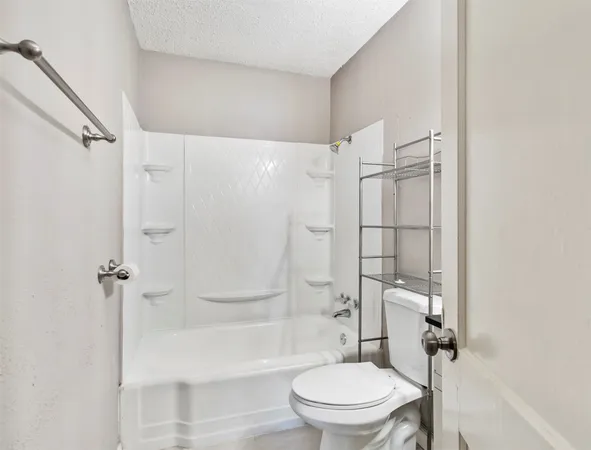 $1,599 | 1929 Magnolia Drive, La Marque, TX 77568