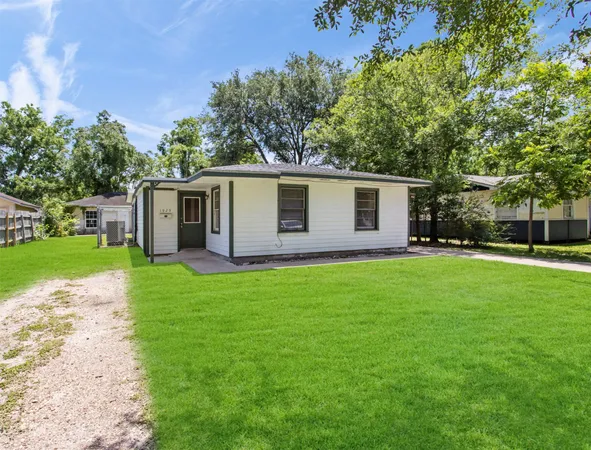 $1,599 | 1929 Magnolia Drive, La Marque, TX 77568