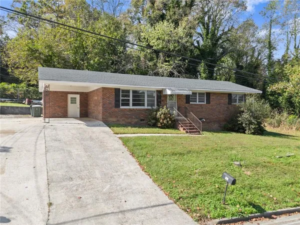 front view of house with a yard