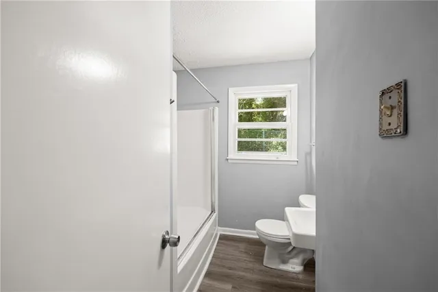 a bathroom with a toilet
