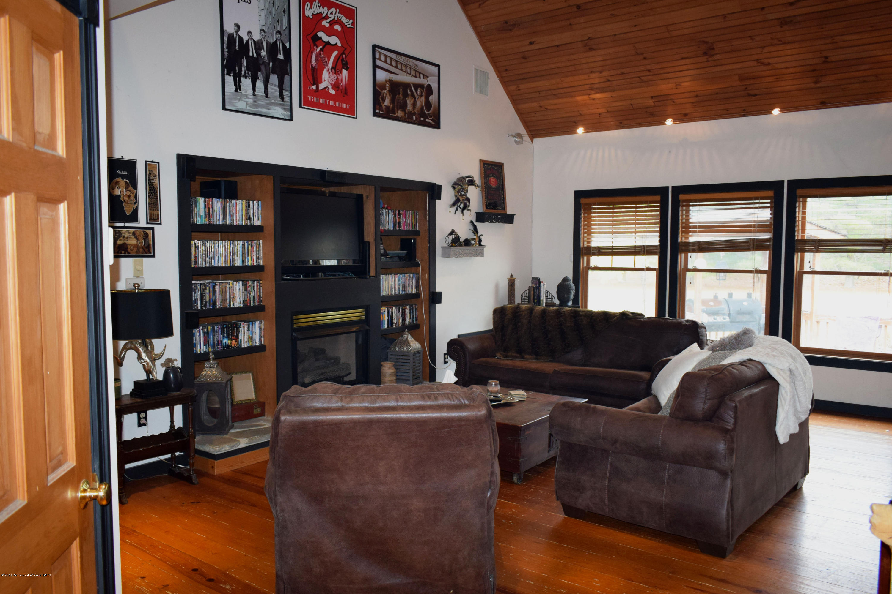 2202 Lacey Road Forked River, NJ 08731 - Photo 5 of 22 Living1
