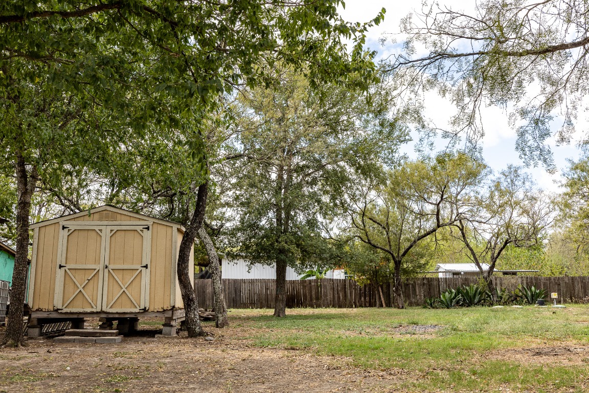 310 Union Hill Road Luling, TX 78648 - Photo 11 of 19 a front view of house with yard