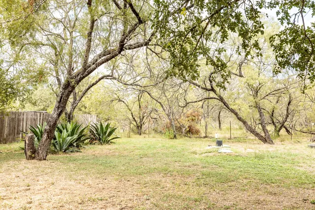 a view of back yard of the house