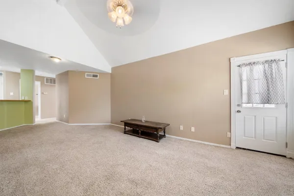 $950 | 10630 Westbrae Parkway, Unit 606, Houston, TX 77031