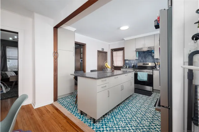 $269,900 | 152 Woodbine Street, Waterbury, CT 06705