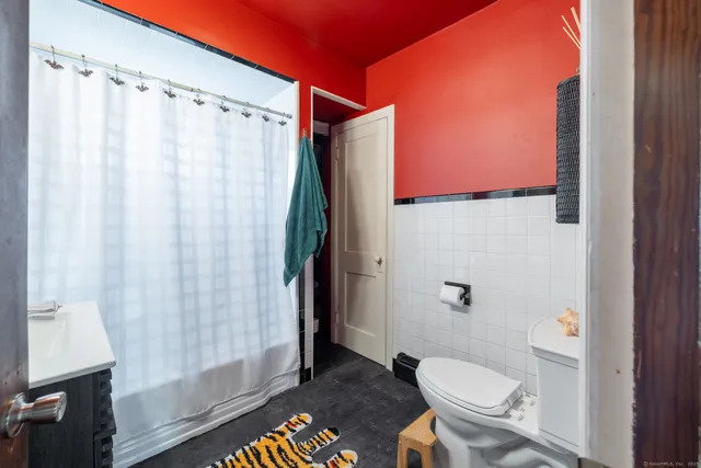 $269,900 | 152 Woodbine Street, Waterbury, CT 06705