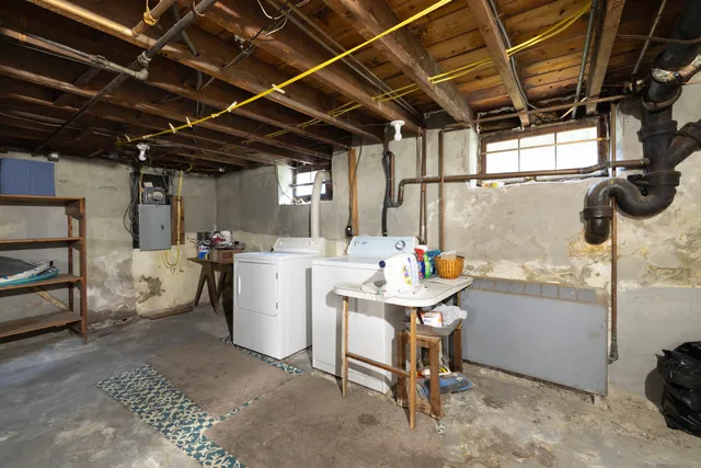 $269,900 | 152 Woodbine Street, Waterbury, CT 06705