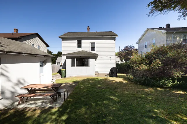 $269,900 | 152 Woodbine Street, Waterbury, CT 06705