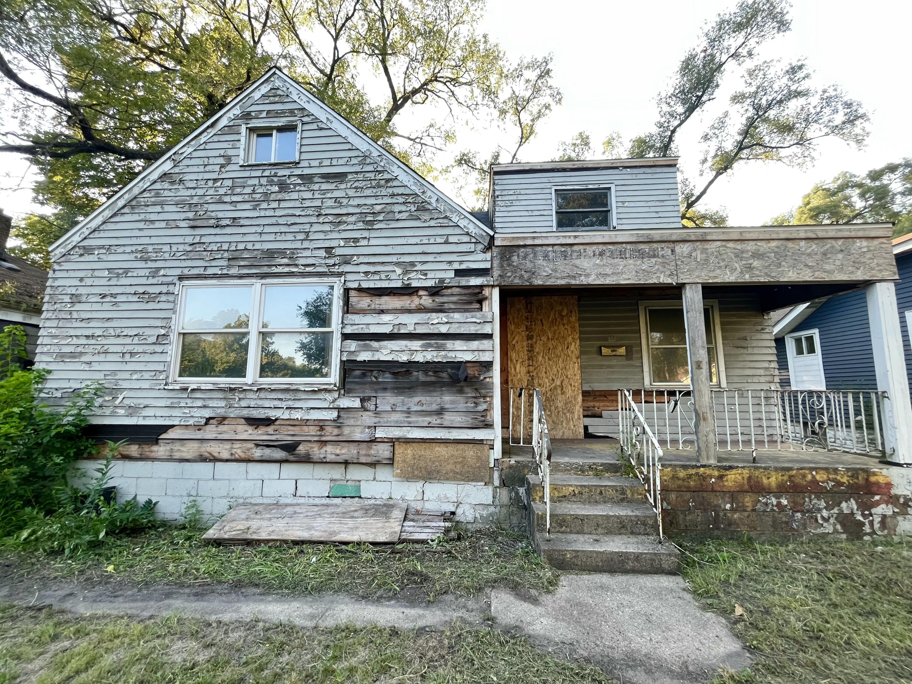 856 Kentucky Street Gary, IN 46402 - Photo 1 of 16 a front view of a house with garden