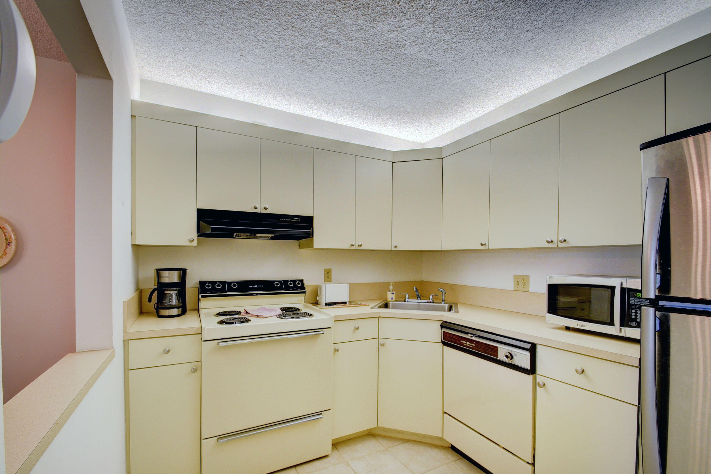326 Pine Ridge Circle, Unit D1 Greenacres, FL 33463 - Photo 12 of 25 12_apartment (12)