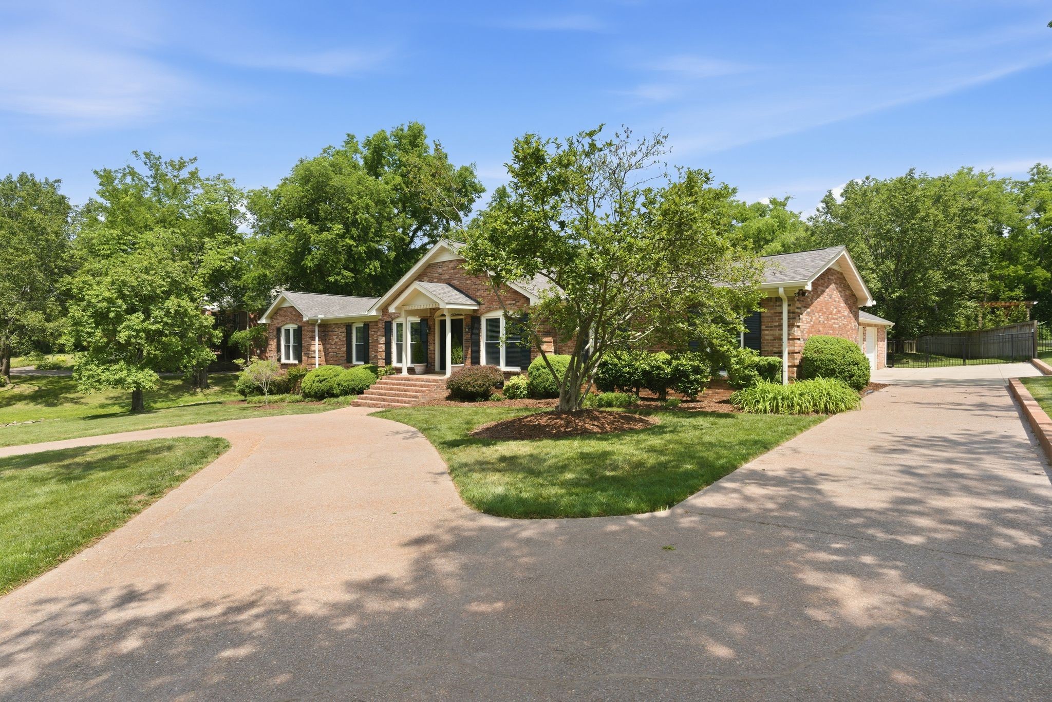 714 Bresslyn Road Nashville, TN 37205 - Photo 4 of 66 Gallery Image 4