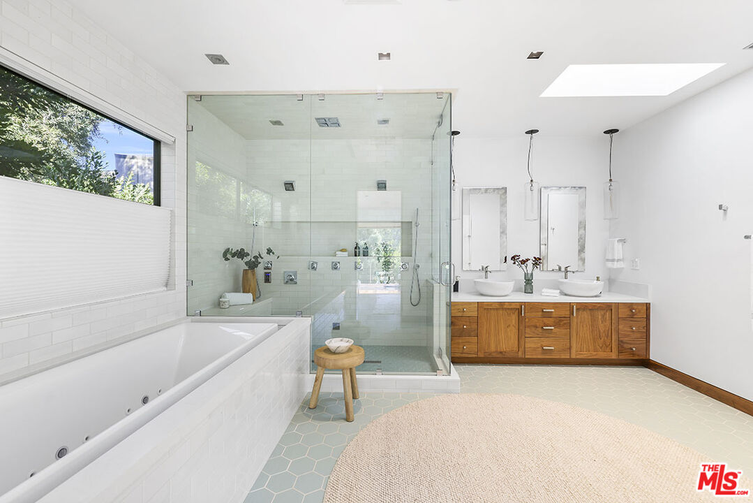 612 East Channel Road Santa Monica, CA 90402 - Photo 14 of 72 a bathroom with a tub a sink a mirror and a shower