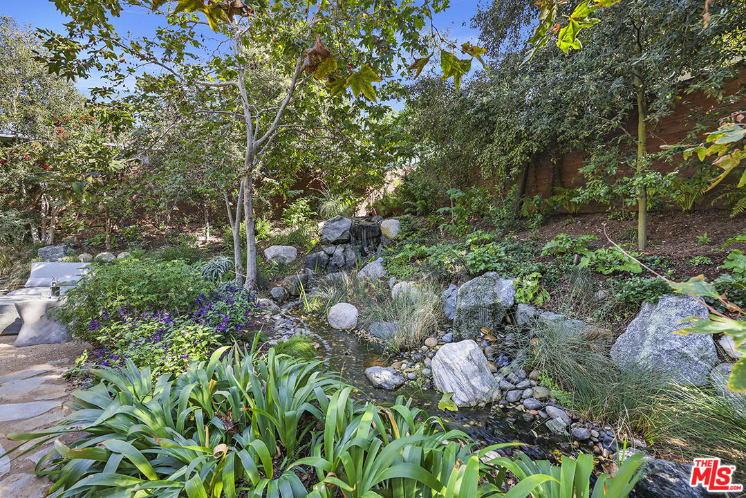 612 East Channel Road Santa Monica, CA 90402 - Photo 38 of 72 a backyard of a house with lots of green space