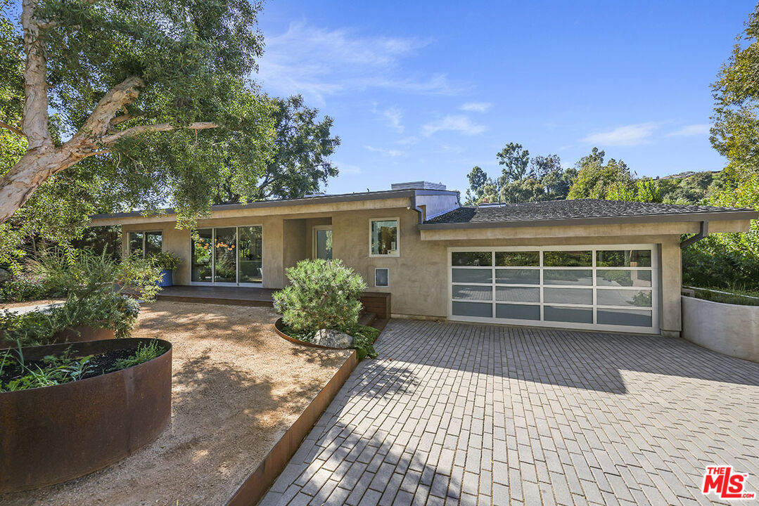 612 East Channel Road Santa Monica, CA 90402 - Photo 39 of 72 a front view of a house with a yard