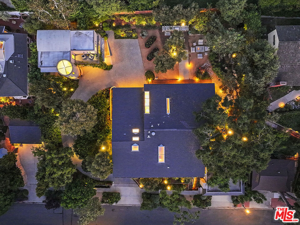 612 East Channel Road Santa Monica, CA 90402 - Photo 42 of 72 an aerial view of multiple houses with yard