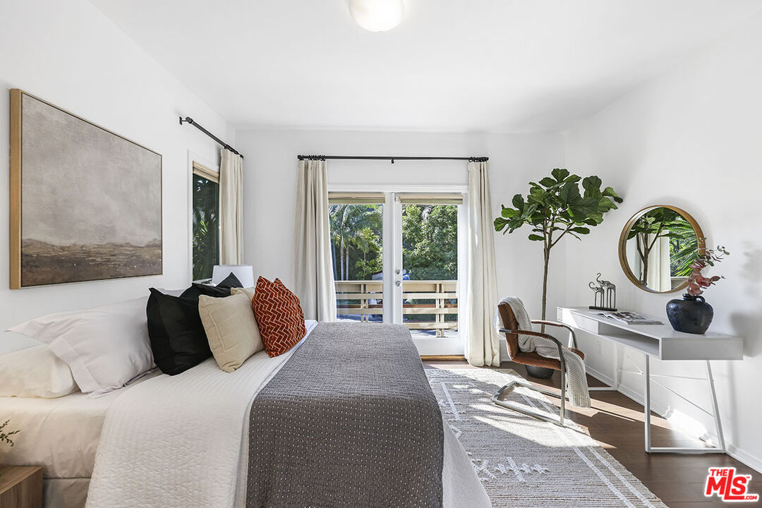 612 East Channel Road Santa Monica, CA 90402 - Photo 69 of 72 a bedroom with bed and a large window
