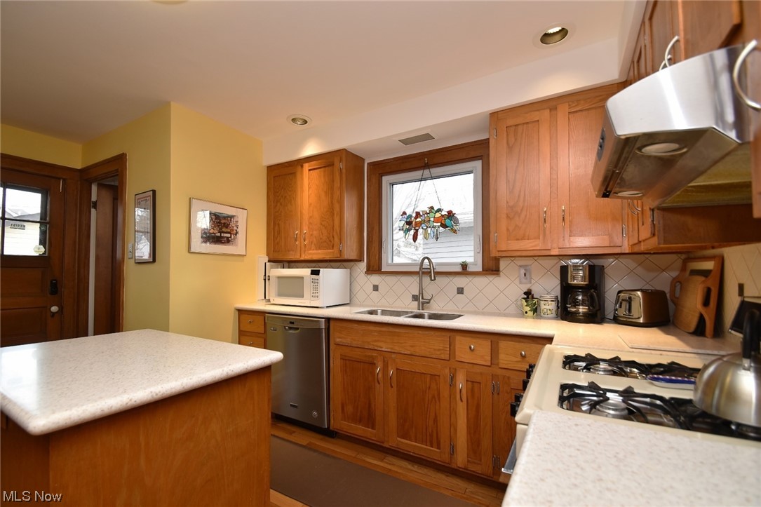 2987 Yorkshire Road Cleveland, OH 44118 - Photo 15 of 35 Gallery Image 15
