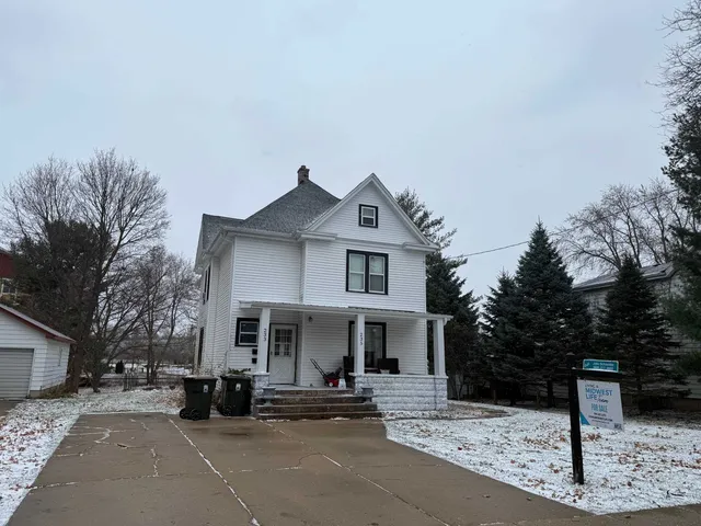 $375,000 | 233-235 South Street, Sun Prairie, WI 53590