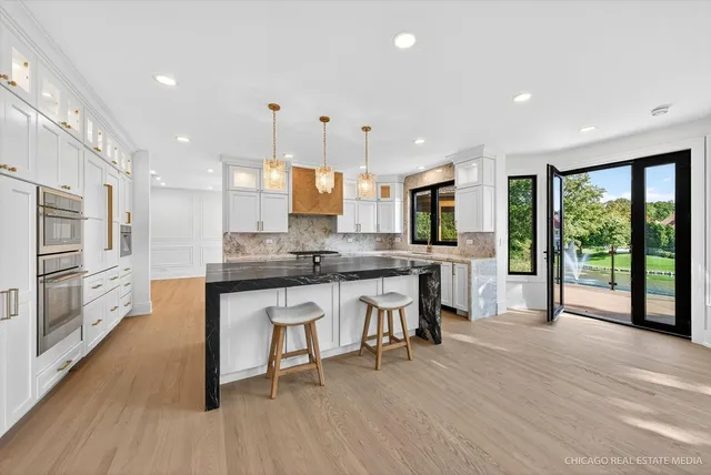 $2,900,000 | 9427 Falling Waters Drive West, Burr Ridge, IL 60527