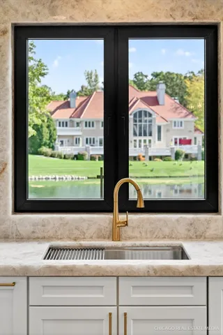 $2,900,000 | 9427 Falling Waters Drive West, Burr Ridge, IL 60527