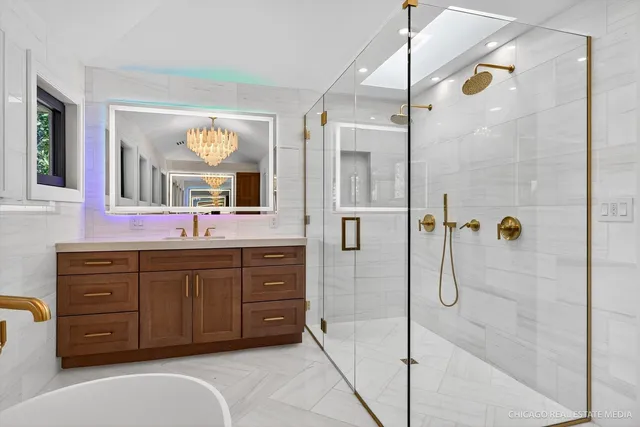 $2,900,000 | 9427 Falling Waters Drive West, Burr Ridge, IL 60527