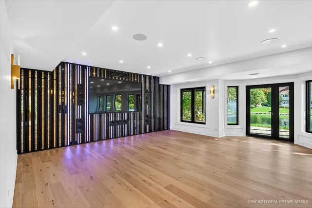 $2,900,000 | 9427 Falling Waters Drive West, Burr Ridge, IL 60527