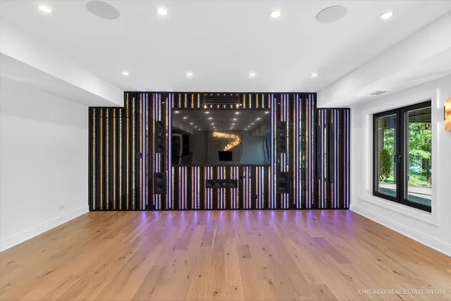 $2,900,000 | 9427 Falling Waters Drive West, Burr Ridge, IL 60527