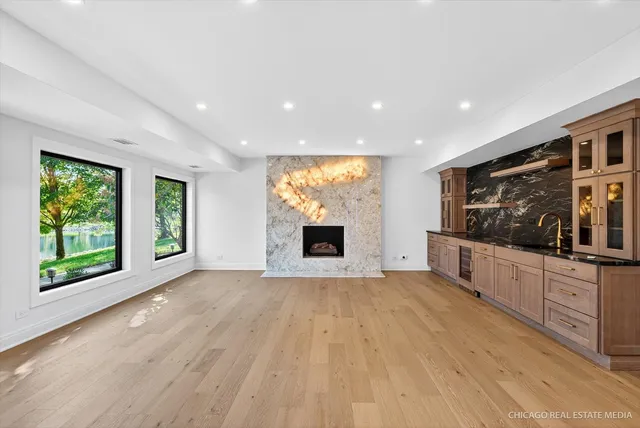 $2,900,000 | 9427 Falling Waters Drive West, Burr Ridge, IL 60527