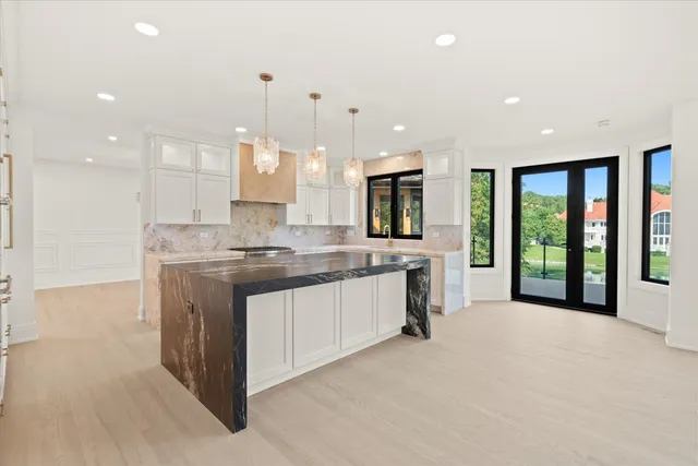 $2,900,000 | 9427 Falling Waters Drive West, Burr Ridge, IL 60527