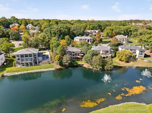 $2,900,000 | 9427 Falling Waters Drive West, Burr Ridge, IL 60527