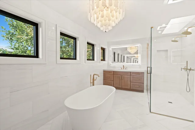 $2,900,000 | 9427 Falling Waters Drive West, Burr Ridge, IL 60527