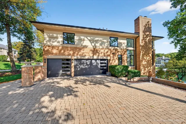$2,900,000 | 9427 Falling Waters Drive West, Burr Ridge, IL 60527