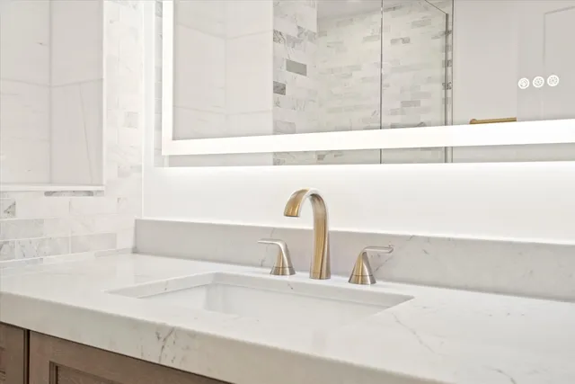 $2,900,000 | 9427 Falling Waters Drive West, Burr Ridge, IL 60527