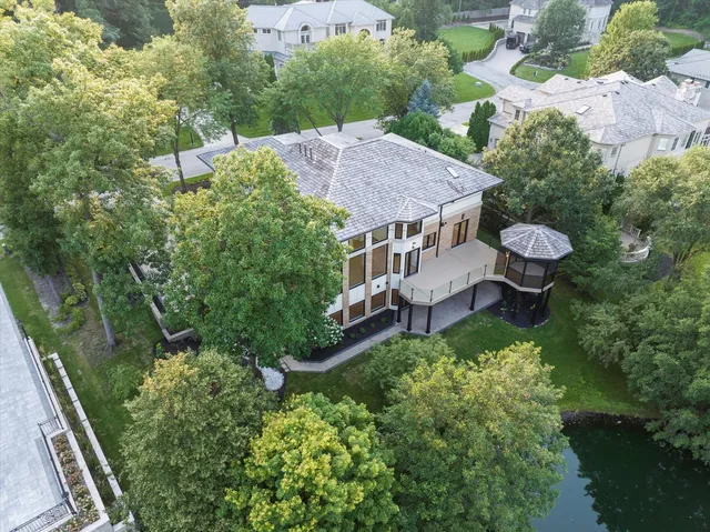 $2,900,000 | 9427 Falling Waters Drive West, Burr Ridge, IL 60527