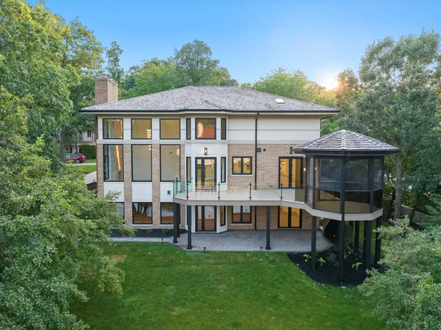 $2,900,000 | 9427 Falling Waters Drive West, Burr Ridge, IL 60527