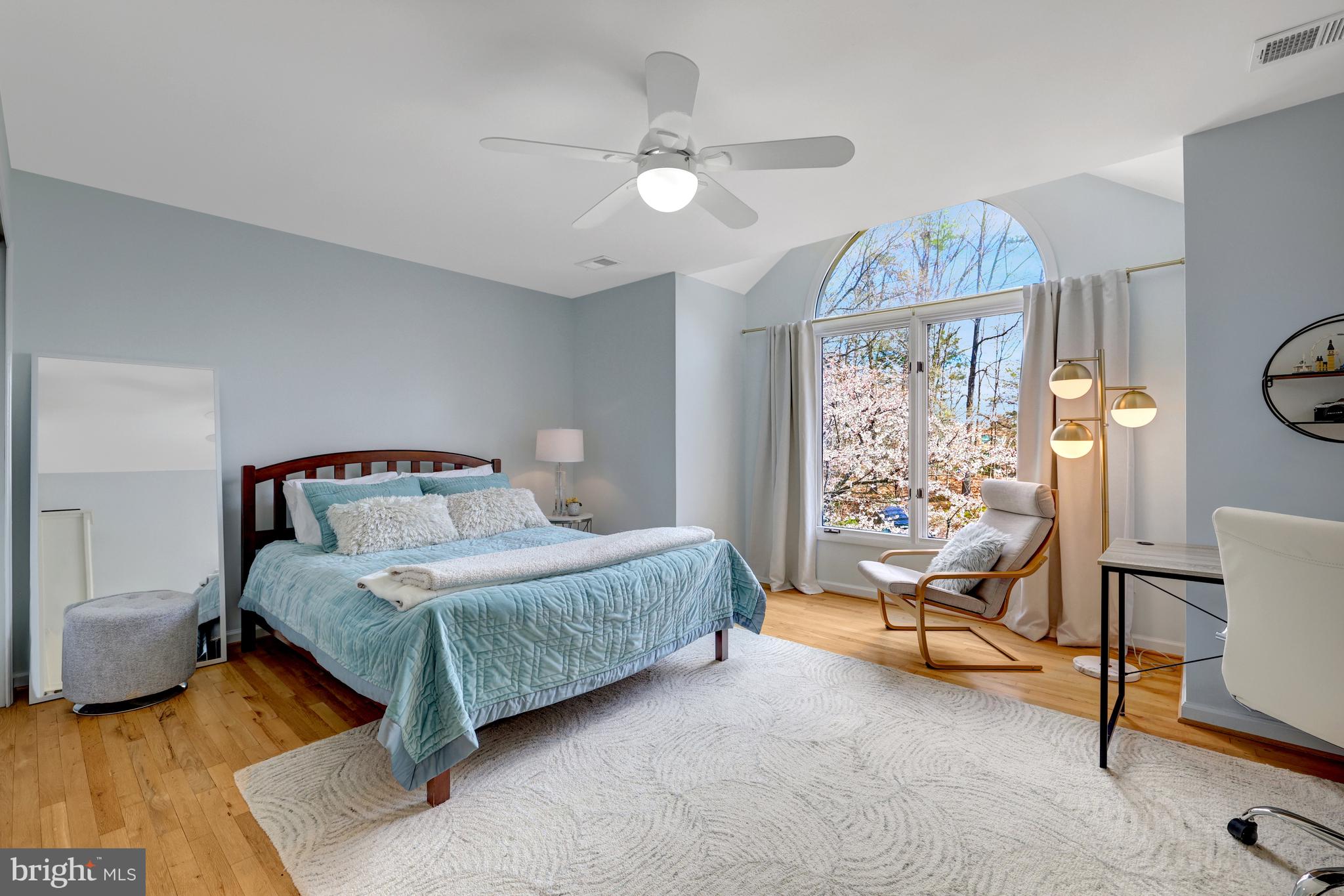 11122 Lakespray Way Reston, VA 20191 - Photo 45 of 77 Bedroom #2 with hardwood floors and large windows.
