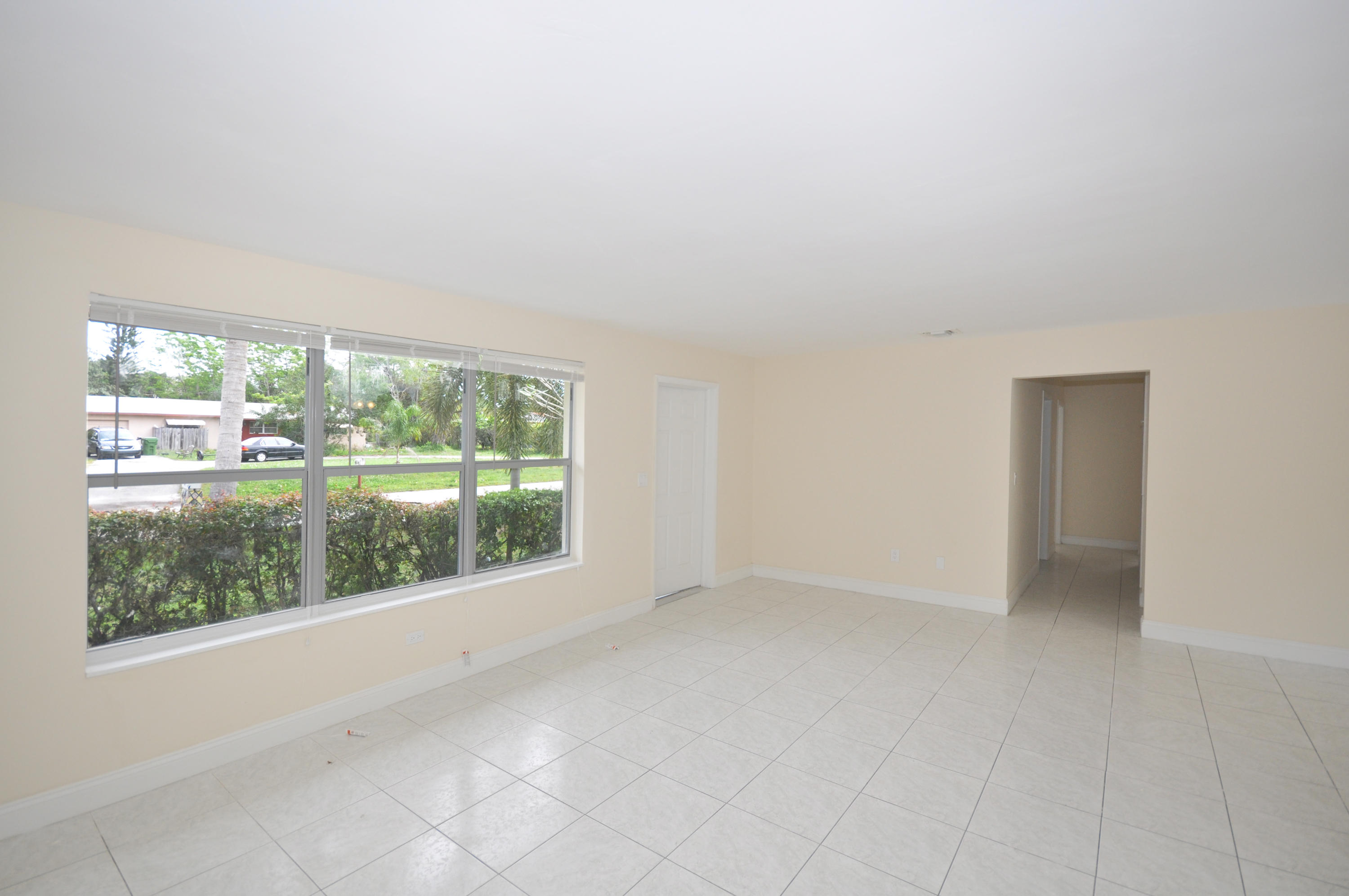 3391 Gulfstream Road Lake Worth, FL 33461 - Photo 6 of 21 Living Room