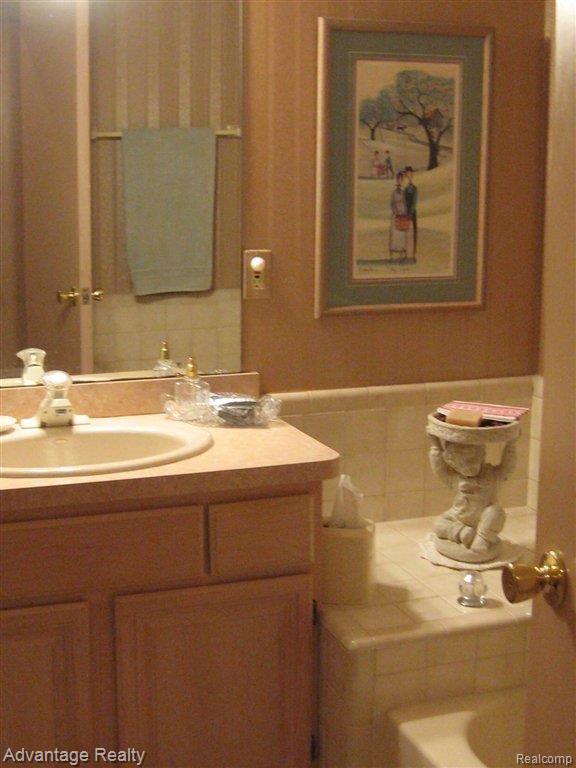 70290 White Tail Lane Romeo, MI 48065 - Photo 13 of 25 Master Bathroom 3.JPG