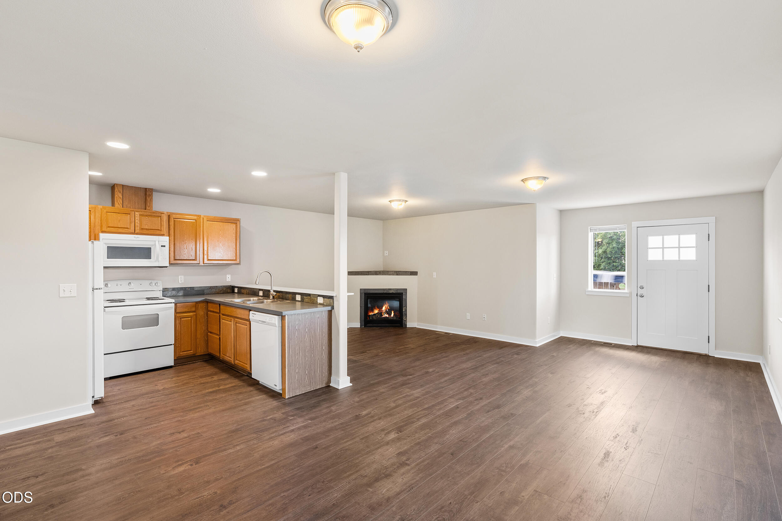 1214 Southwest 27th Street Redmond, OR 97756 - Photo 6 of 35