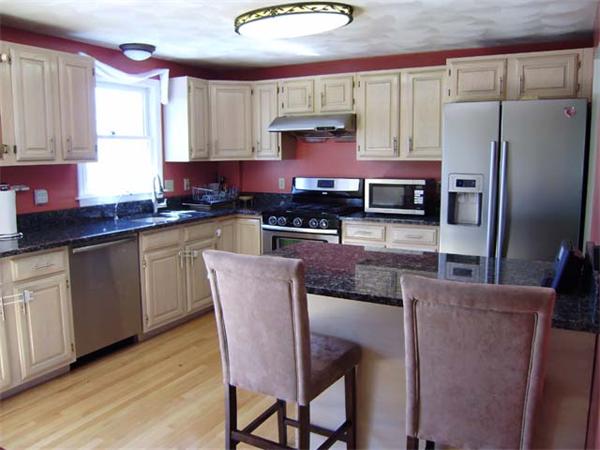190 Hillside Road North Andover, MA 01845 - Photo 3 of 14 Gallery Image 3