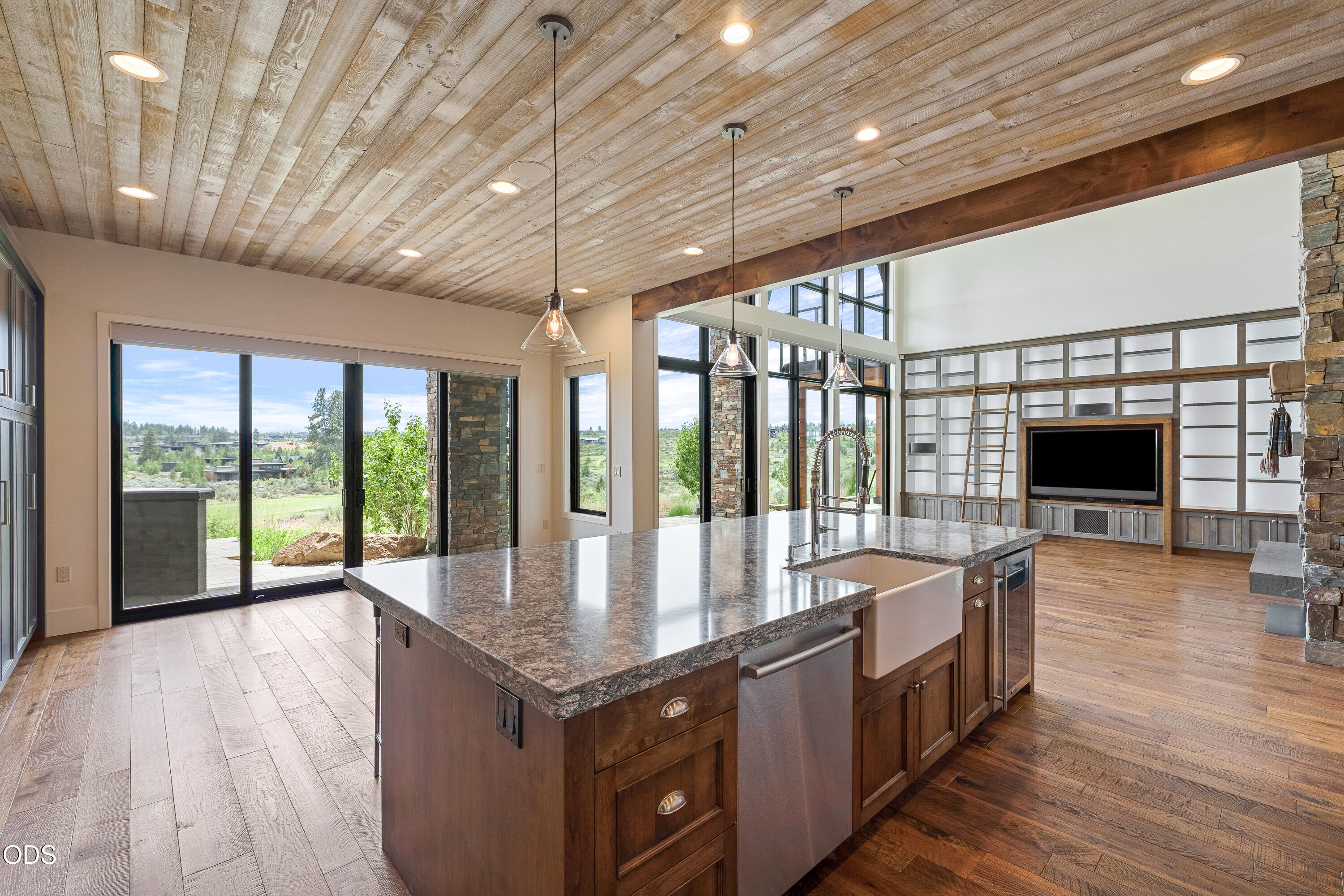19167 Cartwright Court Bend, OR 97702 - Photo 12 of 59