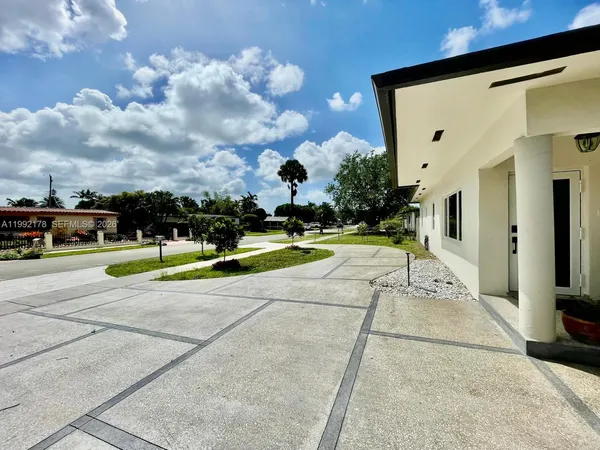 $3,900 | 5820 Southwest 113th Court, Miami, FL 33173