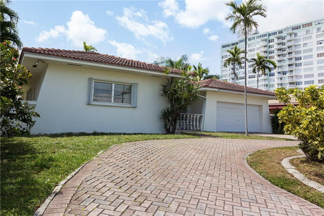 2002 Northeast 122nd Road North Miami, FL 33181 - Photo 3 of 14 Photo 3