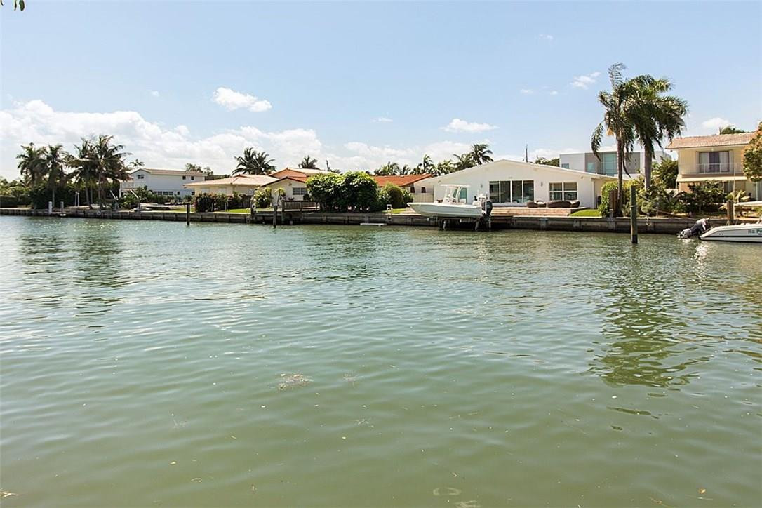2002 Northeast 122nd Road North Miami, FL 33181 - Photo 4 of 14 Photo 4